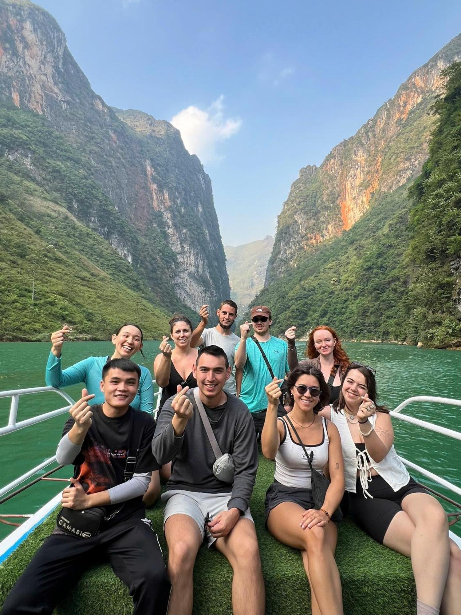 Hg Hostel Provide Tours & Motorbikes 하 기앙 외부 사진